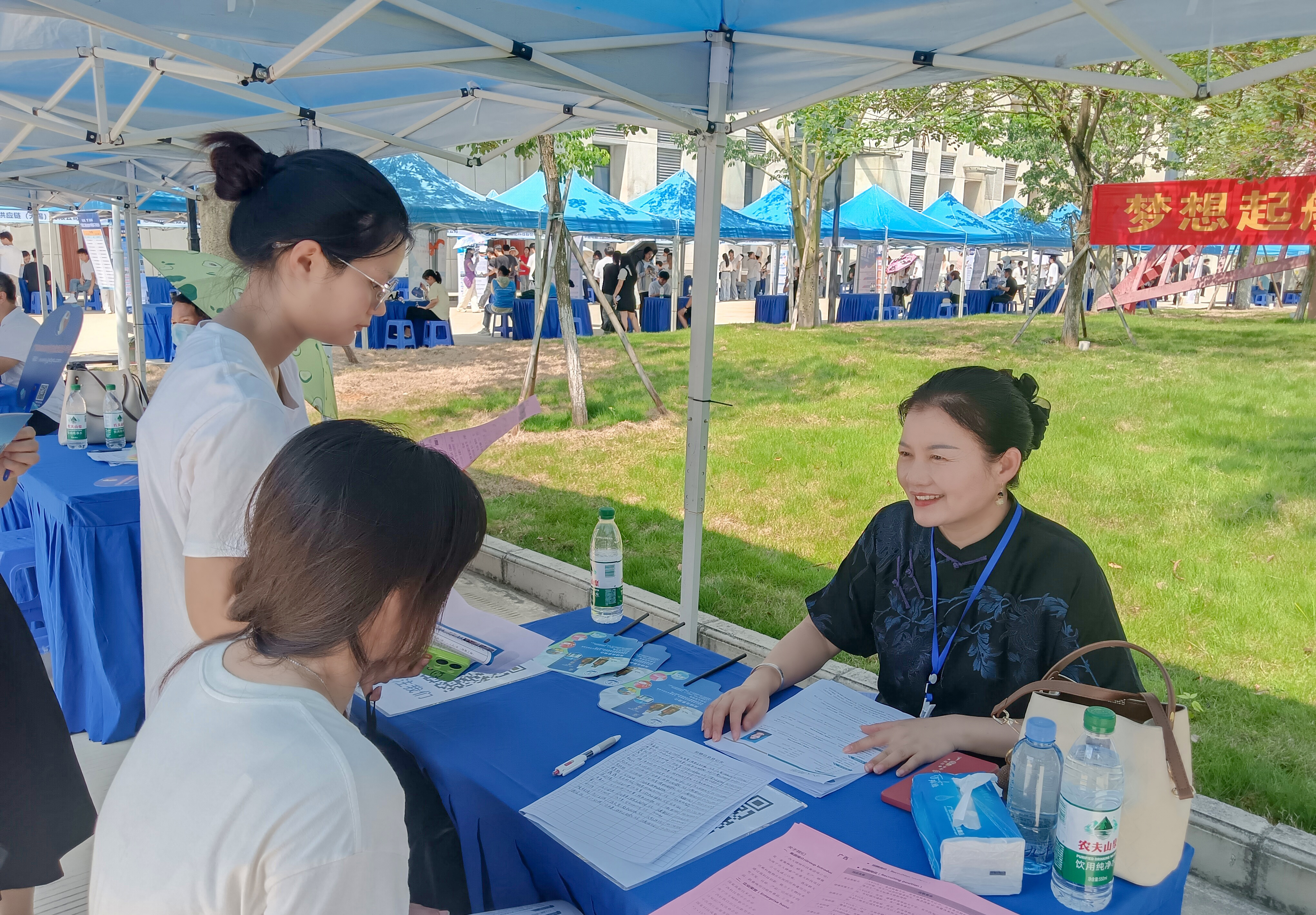 百企争艳，天缘绿闪耀 2025 校园双选会，见证健康未来力量